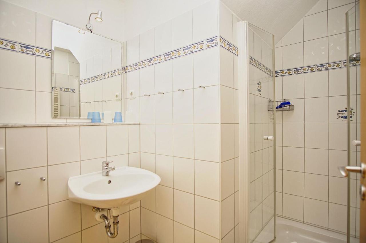 Nah Am Meer, Ruhige Lage, Gratis Nutzung Vom Ahoi Erlebnisbad Und Sauna In Sellin - Haus Inselblick Fewo 02 Goehren  Exteriör bild
